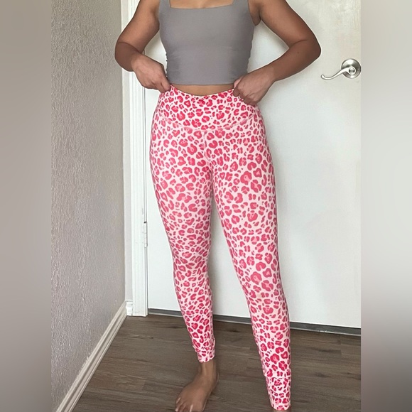 Fabletics XS pink cheetah print high waisted leggings - Picture 3 of 4